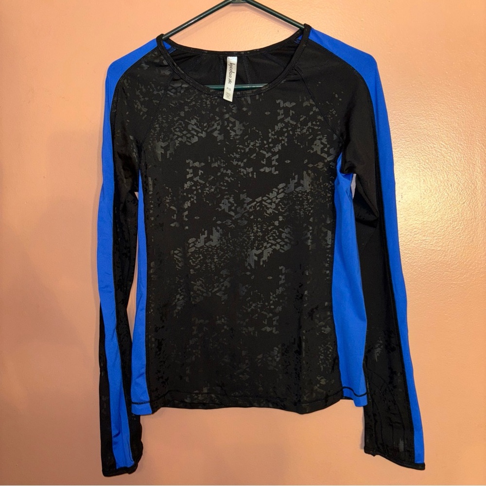Kyodan Long Sleeved with Thumbholes Running Workout Top Women's Size Small
